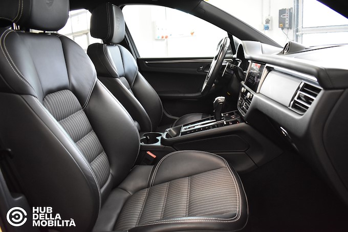 PORSCHE Macan 2.0 T